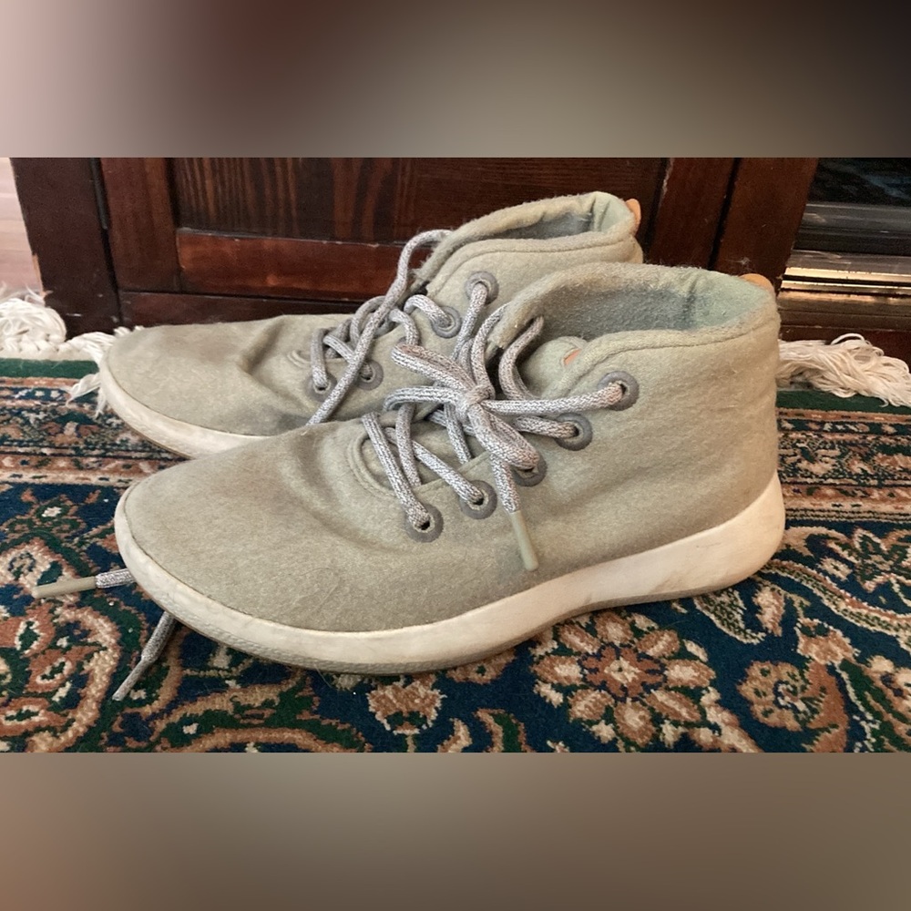 Allbirds Mizzle in Gray and Cream